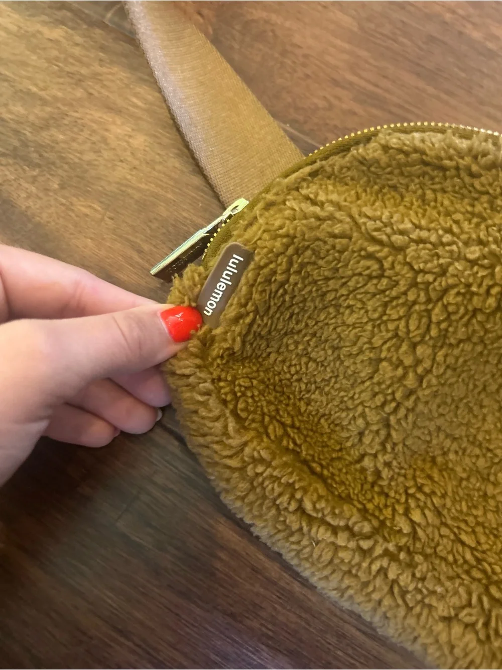 Lululemon Sherpa Fleece Belt Bag in Camel Brown - Picture 3 of 4